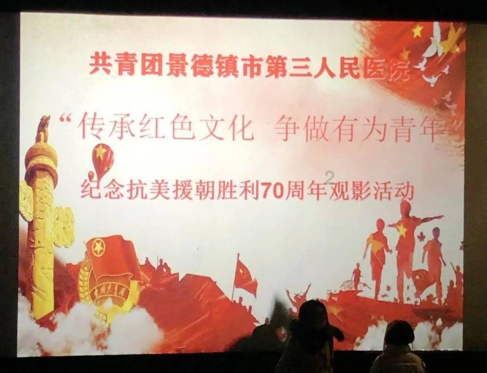 哈尔滨街头又出新“花样”,街头给手机发暖宝宝